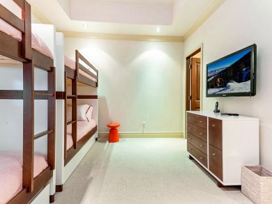 The Ultimate Accommodation Exceptional Interior Posh !